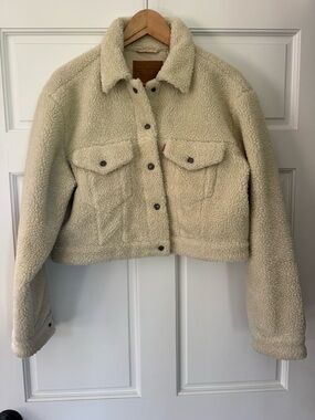 Levi's Cropped Teddy Sherpa Jacket in Cream